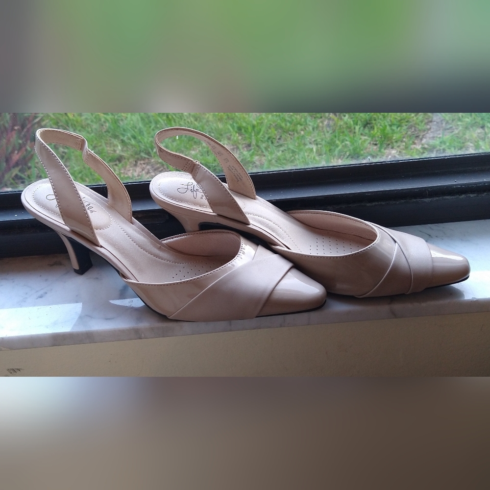 Life Stride Tan Heels